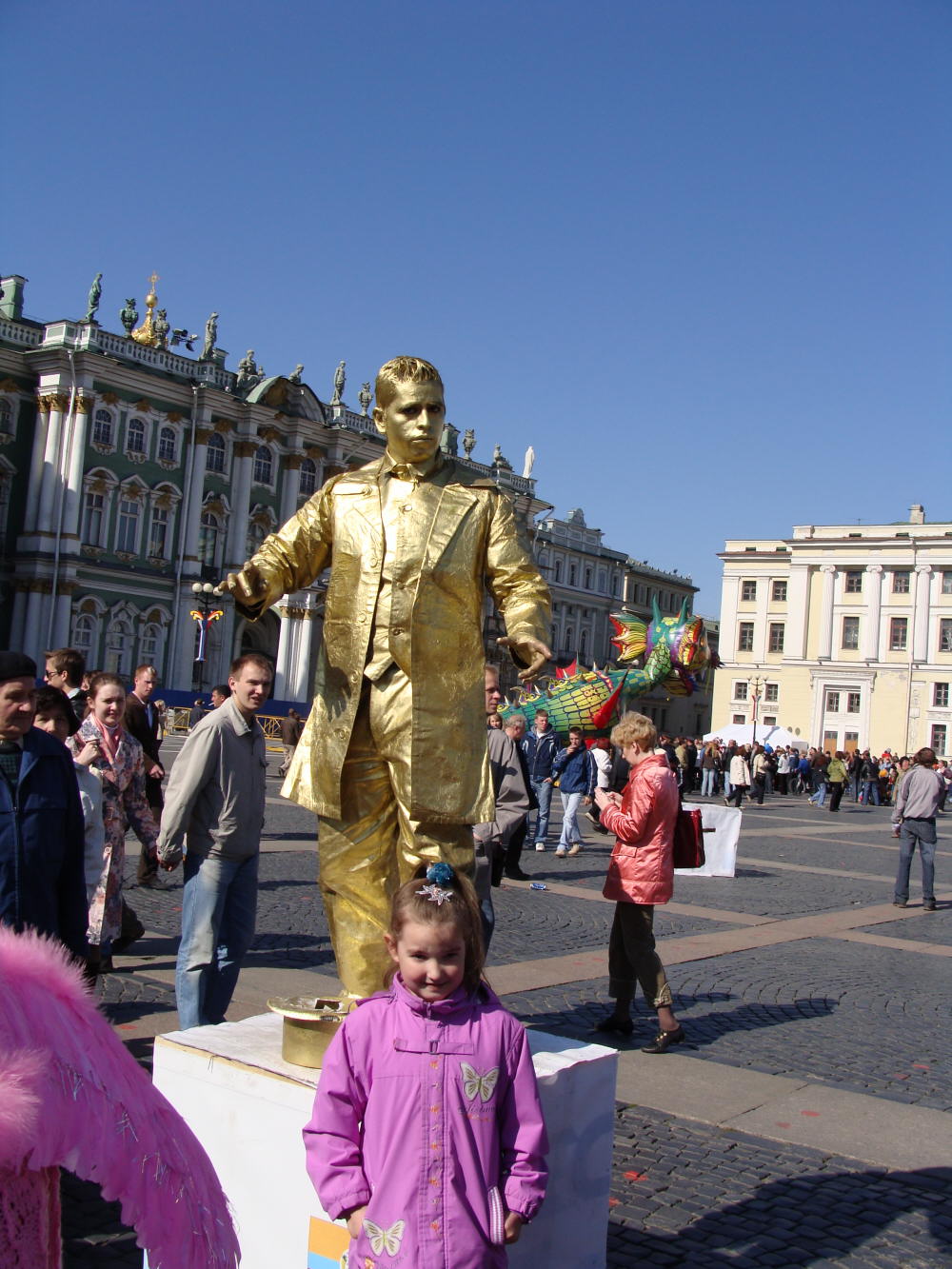 Живые скульптуры на Дворцовой площади.