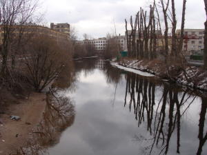 Петроградская. Река Карповка на пересечении с Барочной улицей.